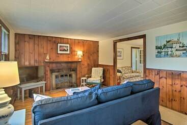 South Yarmouth Cottage ~ Half Mi To Beaches!
