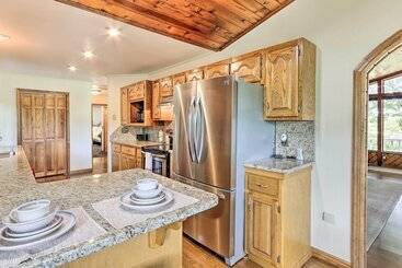 Hus på landet Spacious Murphy Cabin W/ Fireplace + Large Deck!