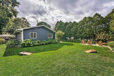 Airy Cottage Close To Rock Lake W/ Fire Pit!