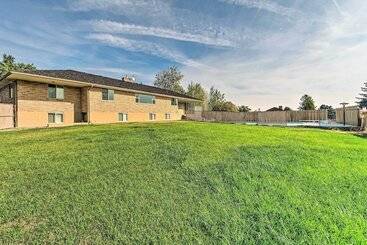 Hus på landet Family Friendly Yakima Escape W/ Yard & Pool!