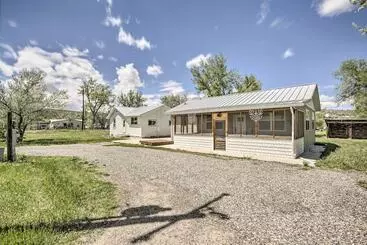 Mökkimajoitus Idyllic Gem: Screened Porch, 1/2 Mi To River!