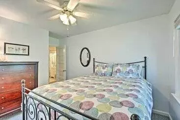 Mökkimajoitus Isle Have Another    1 Block To Colonial Beach!