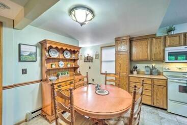 Peaceful Newland Family Cottage W/ 2 Decks!