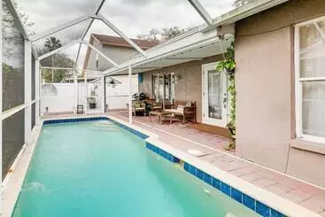 コテージ Pet Friendly Valrico Vacation Home W/ Lanai!