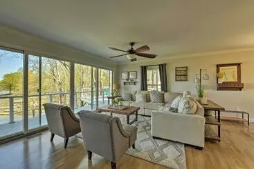 コテージ Sherrills Ford Lakefront Oasis W/ Private Dock!