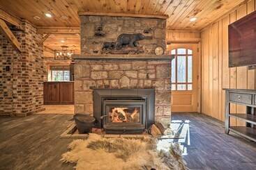 Сельский дом Spacious Escape W/ Deck & Ponds Near Skiing!