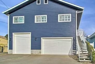 コテージ Spacious Lakeport Home W/ Dock & Mtn Views!
