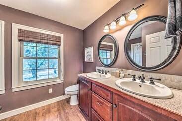 Сельский дом Vibrant Alto Hideaway W/ Sierra Blanca Views!