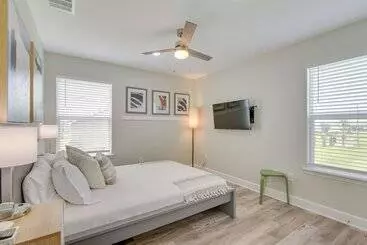 コテージ Walk To Water: Family Friendly Surfside Beach Home