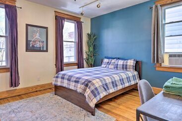 Dom wiejski Cincinnati Home W/ Deck & Private Hot Tub!