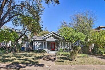 Mökkimajoitus Dallas Couples Retreat: Walk To Lower Greenville!