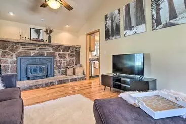 コテージ Cozy Mountain Escape: Pet Friendly Bailey Cabin
