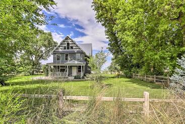 Dom wiejski Fruita Victorian Home W/ Hot Tub + Mountains!