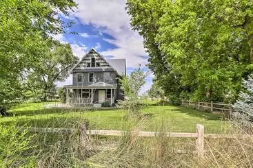 Mökkimajoitus Fruita Victorian Home W/ Hot Tub + Mountains!
