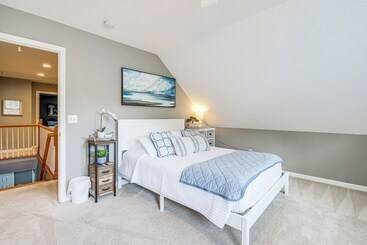 קוטג'' Home Sweet Home  W/ Private Pool + Patio!