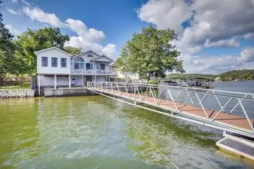 Mökkimajoitus Boat Doat: Lake Of The Ozarks Vacation Home!