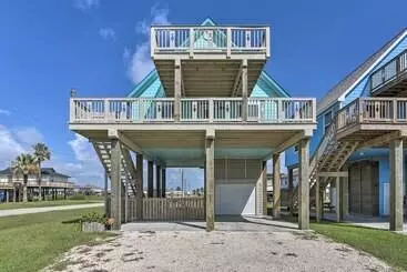 コテージ 2 Blocks To Gulf: Surfside Beach Family Home!