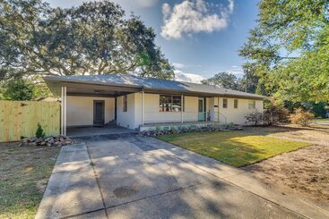 Landhus Stylish Pensacola Retreat W/ Patio & Grill!