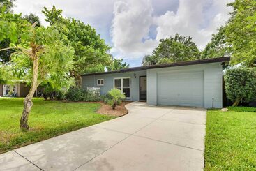 Hus på landet Uncle Louie S Gulf Coast Retreat W/ Outdoor Oasis!