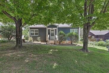 کلبه Updated Fayetteville Home < 2 Miles To Uark!