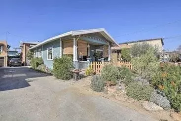 Charming Craftsman Cottage With Garden & Hot Tub!