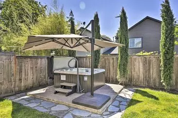 Mökkimajoitus Portland Home W/ Private Hot Tub: 9 Mi To Downtown