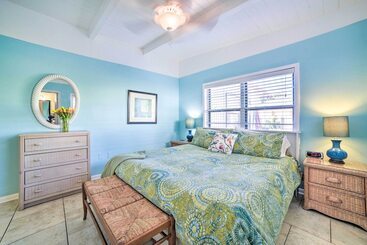 Coastal Pcb Cottage W/pool & Bbq: 1block To Beach!