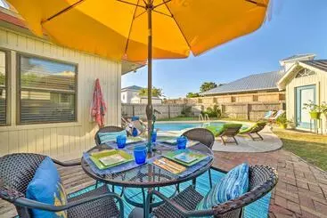 Coastal Pcb Cottage W/pool & Bbq: 1block To Beach!
