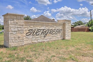 Dom wiejski Family Friendly Retreat W/ Yard In Harker!