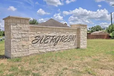 Mökkimajoitus Family Friendly Retreat W/ Yard In Harker!