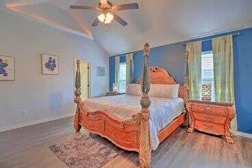 Casa Rural Family Friendly Retreat W/ Yard In Harker!