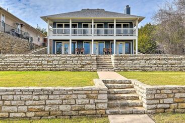 Dom wiejski Lake Dayz Granbury Retreat W/ Private Dock!