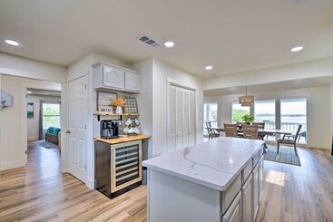 茅舍 Lake Dayz Granbury Retreat W/ Private Dock!