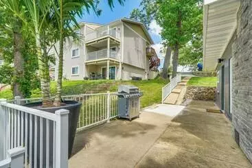 Mökkimajoitus Game Room & Dock: Waterfront Osage Beach Home!