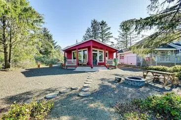 コテージ Ocean Shores Retreat W/ Porch & Canal Views!