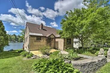 Picturesque Cottage With Sunroom On Ashmere Lake!