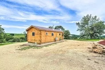 コテージ Serene Views: Quiet Farmhouse Cabin In Wisconsin!