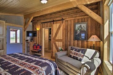 کلبه Remote Mtn Retreat W/ Hot Tub: Outside Bozeman!