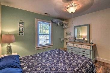 Riverfront Cottage: Fire Pit & Kayaks