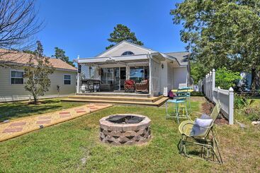 Riverfront Cottage: Fire Pit & Kayaks