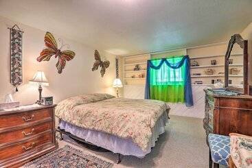 Scenic Woodland Park Cottage W/ Deck + Grill!