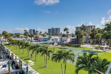 South Hutchinson Island Cottage W/ Beach Access!
