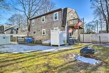 Mökkimajoitus Spacious East Falmouth House   Walk To Great Pond!