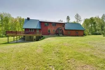 Mökkimajoitus Stunning North Rose Retreat W/ Fishing Pond!