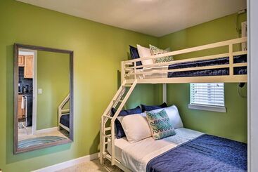 茅舍 Lakeside Home W/ Boat Dock In Sunrise Beach