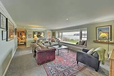 Landhus Waterfront Vineyard Haven Home Near Main Street!
