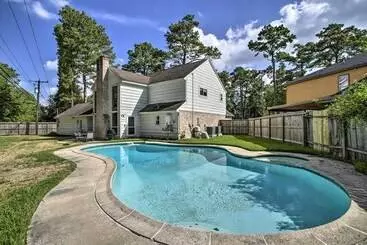 コテージ Houston Retreat W/ Game Room & Private Pool!