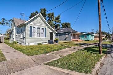 Lake Charles Cottage W/ Fireplace & Yard!