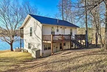 Lakefront Delta Cottage W/ Views, Canoe & Dock!