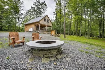 Mökkimajoitus Lovely Ulster Cabin W/ Hot Tub, Fire Pit & 3 Ponds